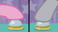 Pinkie and Maud ring bell at same time S9E16