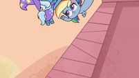 Rainbow helps Trixie to top of stairs PLS1E12a