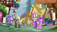 Rainbow sees ponies decorating their houses with icicles S5E5