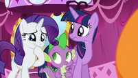 Rarity tries to hold in her laughter S5E22
