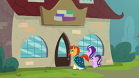 Starlight and Sunburst outside the bookstore S8E8