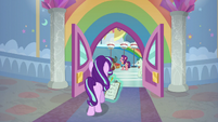 Starlight approaching Spoiled Rich's class S9E20