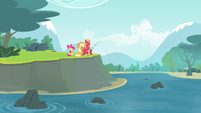 The Apples fishing S4E20