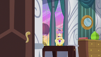 Twilight Sparkle wishing Starlight good luck S7E10