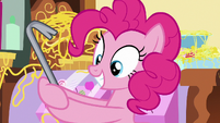 Pinkie Pie takes out a crowbar S7E19