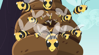Swarm of bees S4E16