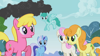 The ponies listen to the news about the smoke S1E07