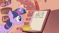 Twilight recording her scientific findings S01E05