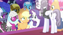 Applejack with all ponies' eyes on her S7E9