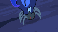 Luna grabbing spider with teeth S2E04