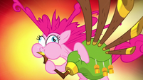 Pinkie's mane blows out while playing yovidaphone S8E18