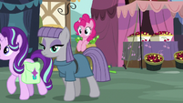 Pinkie Pie spying on Starlight and Maud S7E4