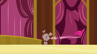 Pinkie speeds to the birth certificate wing S5E19