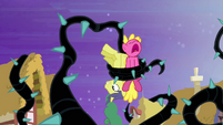 Ponies attacked by vines S4E2