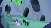 Starlight and Thorax at a fork in the road S6E26