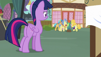 Twilight sees ponies crowded around Fluttershy S7E14