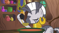 Zecora tasting the soup S7E19