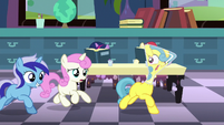Fillies Minuette and Twinkleshine chasing Lemon Hearts S5E12