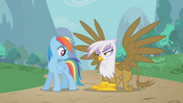 Gilda talking to Rainbow Dash.