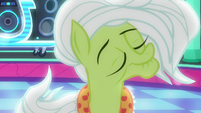 Granny Smith with a loose flowing mane S8E5