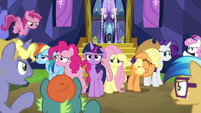 Mane Six annoyed by the stubborn crowd S7E14