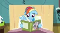 Rainbow Dash starts to read S2E16