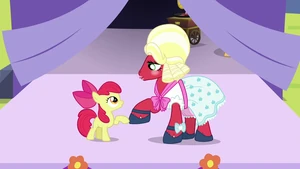 S05E17 Apple Bloom śpiewa z Orchard Blossom