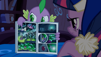 Spike reading comic book S4E06