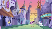 Sun starts to go down over Canterlot S6E12
