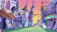 Sun starts to go down over Canterlot S6E12