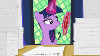 Twilight Sparkle levitating her quill S7E22