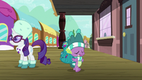 Spike happily carries his gem haul away S9E19