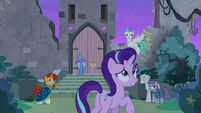 Starlight and friends look at the treehouse S9E11