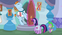 Twilight and Meathead struggle over the door S9E5