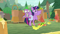 Twilight avoiding splattering fruit S9E5