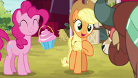 Applejack "Ponyville dance tradition" S9E7