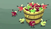 Apples in the bucket coming to life S9E23.png (831 KB) Apples in the bucket coming to life S9E23