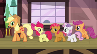 CMC, Applejack and Babs leaving the trainstation S3E04