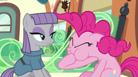 Pinkie's mane goes back to normal S7E4