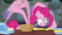 Pinkie follows the cookbook as ordered S6E21