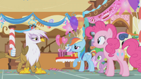 Rainbow Dash talks to Gilda about the pranks S1E05