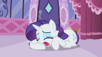 Rarity crying into her hoof.