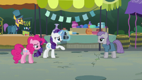 Rarity tells Maud to back up a little S6E3