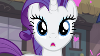 Rarity with hearts around her S4E13