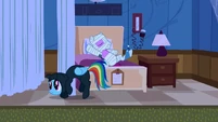 Spy Rainbow Dash sneaking S2E16