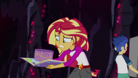 Sunset Shimmer catching the tossed cake EG4