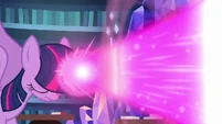 Twilight Sparkle uses her magic on Rarity S7E19.png (693 KB)