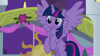 Twilight observes Rarity with surprise S9E17