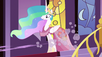 Twilight speeds away from Celestia S5E7