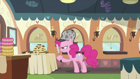 Pinkie Pie looking around 3 S2E24